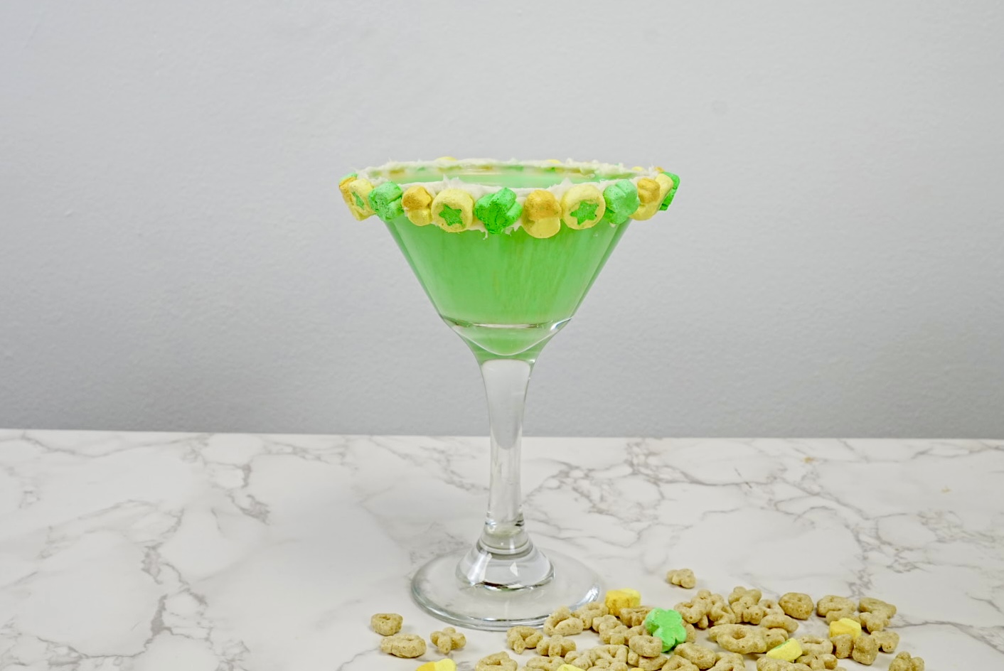 Lucky Charms Martini: Craft a Whimsical, Nostalgic Adult Cocktail